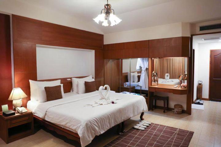 Country Lake View Hotel Suphan Buri Exterior foto