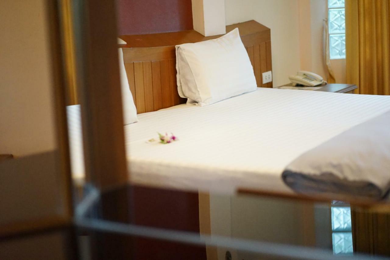 Country Lake View Hotel Suphan Buri Exterior foto